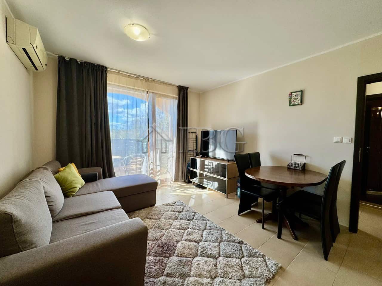 Modern 1-Bedroom Apartment with Pool View in Sunny Beach Cozy 1-bedroom apartment with pool view, living area, and balcony in Sunny Beach.