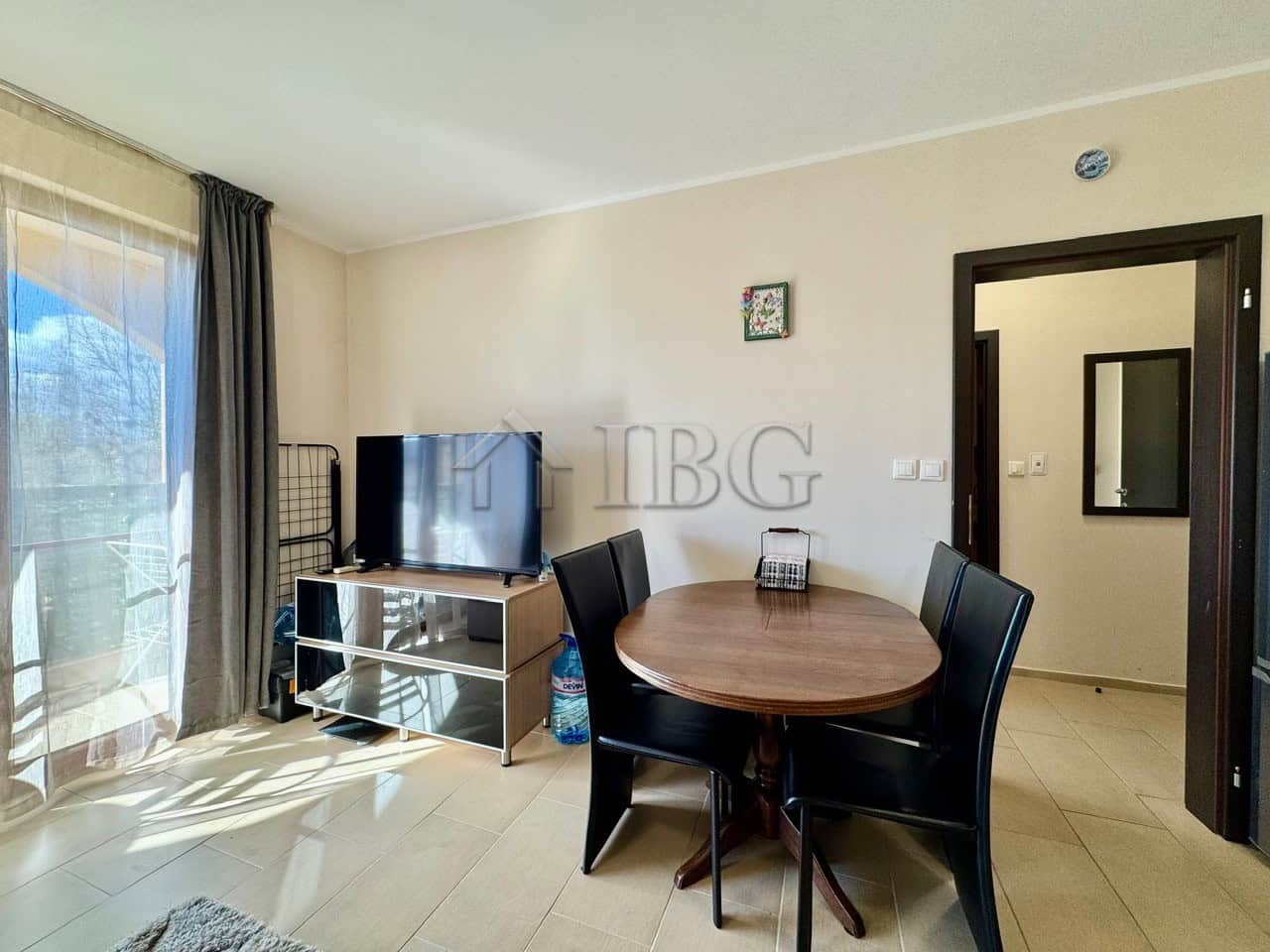Cozy 1-Bedroom Apartment with Pool View Interior of a 1-bedroom apartment with pool view, dining area, and modern furnishings.
