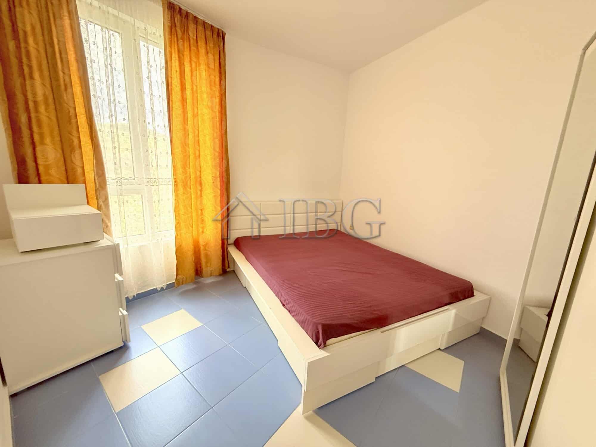 Bright apartment with mountain views in Sveti Vlas, featuring a comfortable bed and modern furnishin.