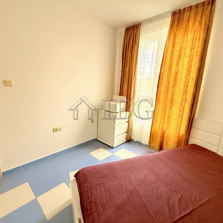 Bright one-bedroom apartment with mountain views in Butterfly Complex, Sveti Vlas. Perfect for comfo.