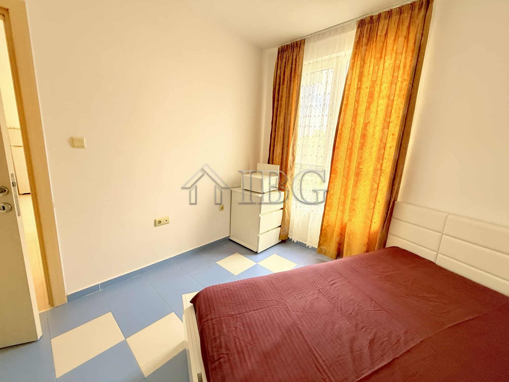 Bright one-bedroom apartment with mountain views in Butterfly Complex, Sveti Vlas. Perfect for comfo.
