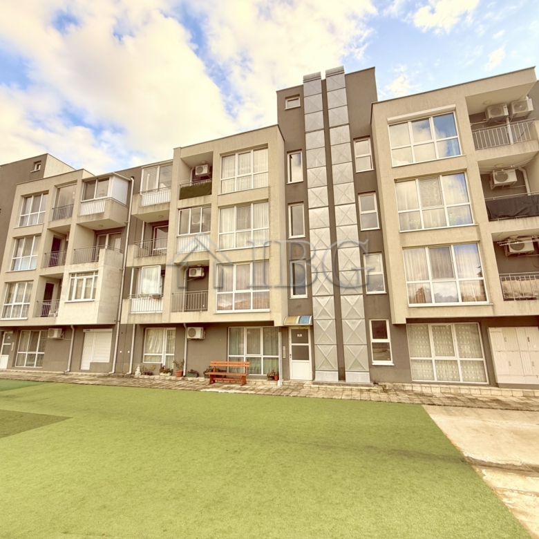 One-bedroom apartment in Butterfly Complex with mountain views in Sveti Vlas.