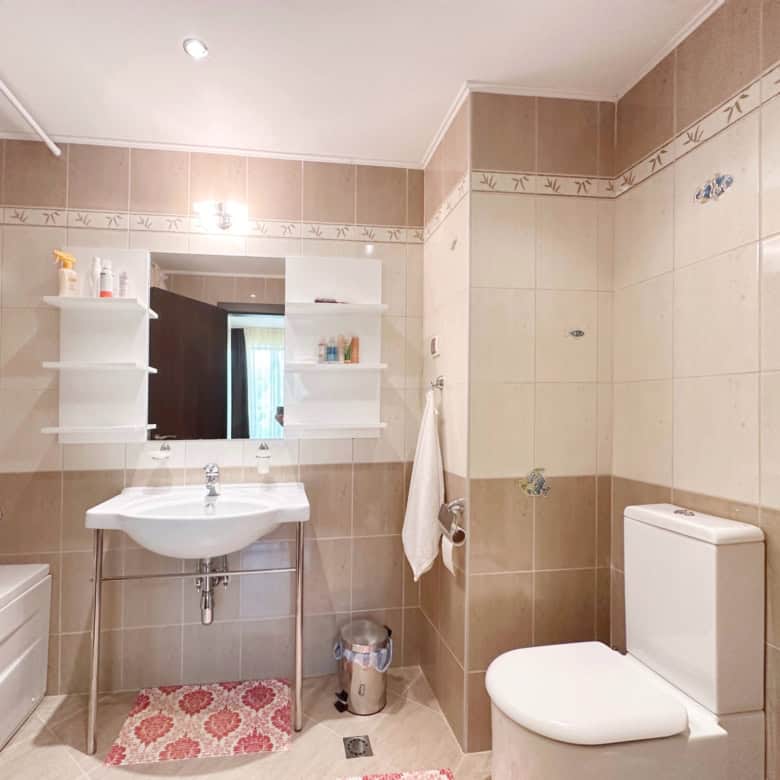 Bright bathroom with bathtub, sink, and toilet in Peter House Complex, Sunny Beach.