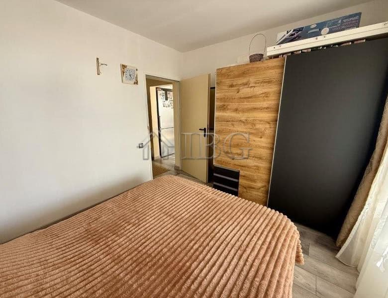 Apartment with sea view in Sveti Vlas, Bulgaria, featuring a cozy bedroom and modern furnishings.