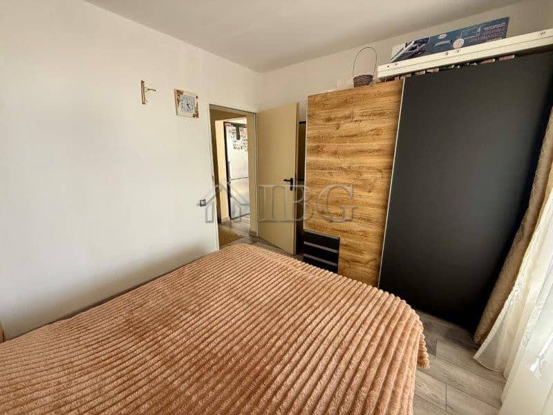 Apartment with sea view in Sveti Vlas, Bulgaria, featuring a cozy bedroom and modern furnishings.