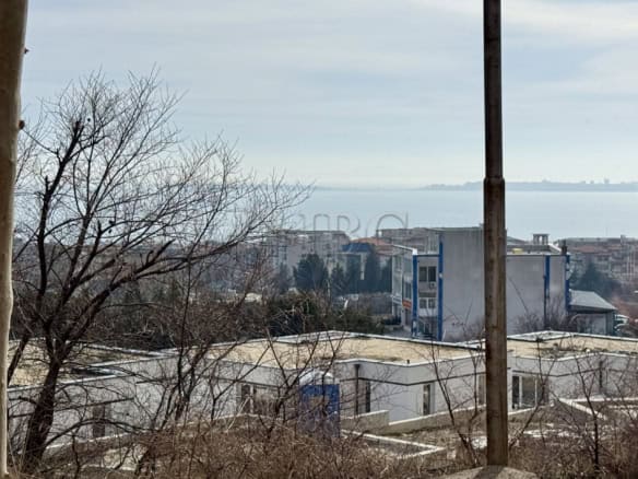 Sea view one-bedroom apartment in Sveti Vlas with scenic coastal landscape.