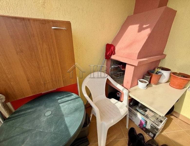 Cozy one-bedroom apartment with sea views in Orange 3, Sveti Vlas, perfect for holiday or investment.