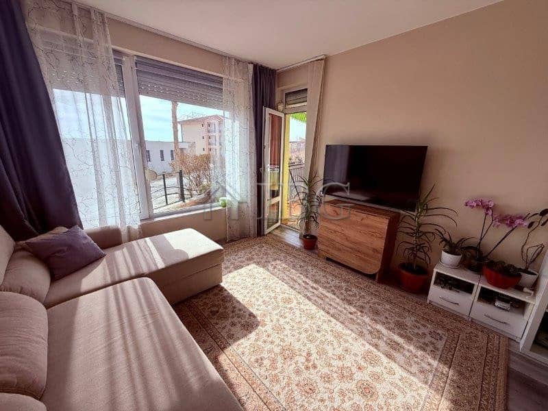 Sea view one-bedroom apartment in Sveti Vlas, Orange 3, offering bright living space and modern amen.