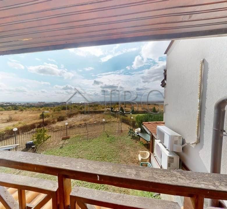 Spacious two-story maisonette in Imperial Heights, Kosharitsa, with scenic views and modern amenitie.