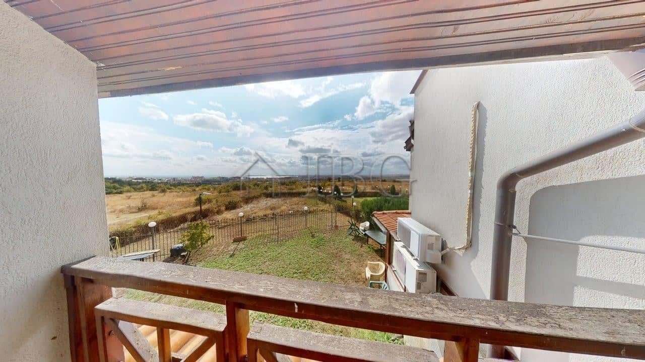 Spacious two-story maisonette in Imperial Heights, Kosharitsa, with scenic views and modern amenitie.