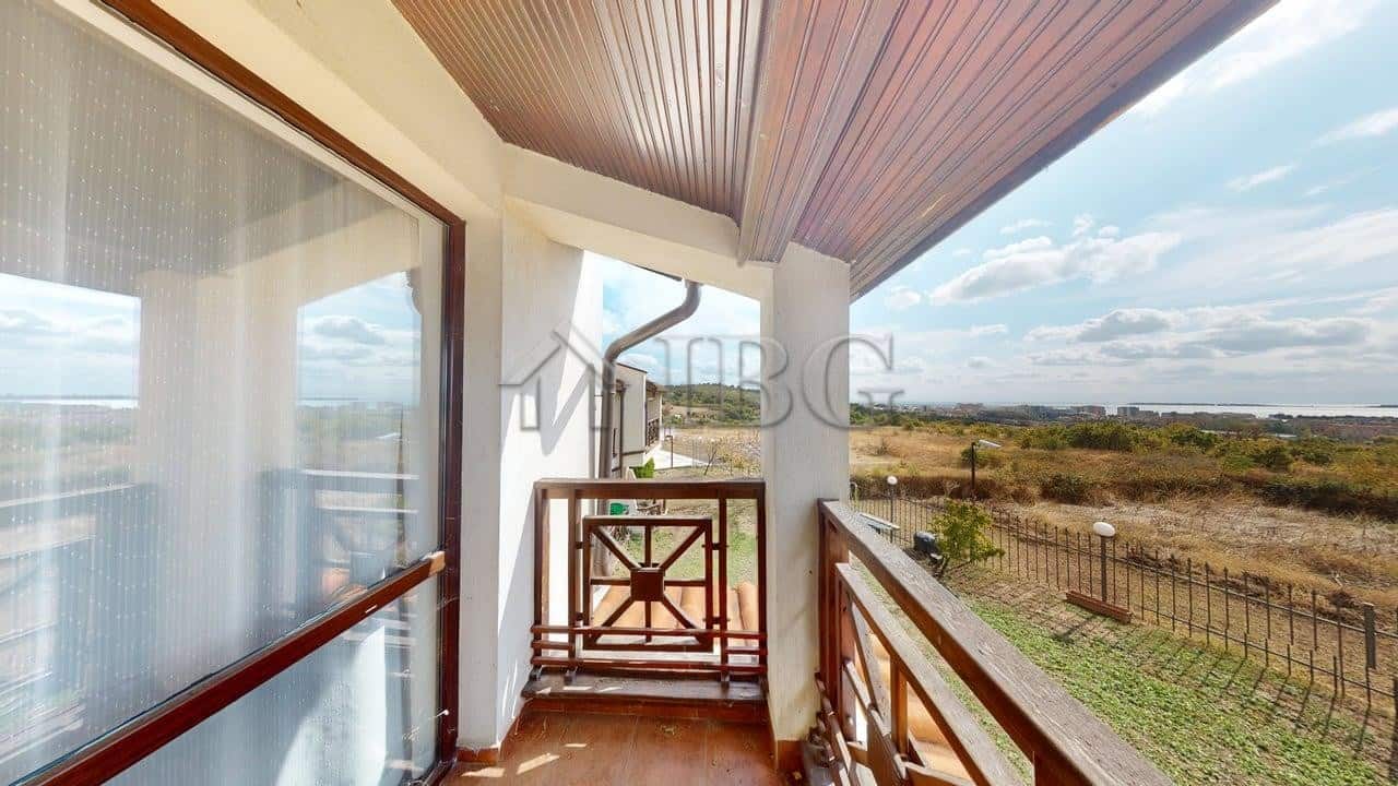 Spacious two-story maisonette with balcony in Imperial Heights, Kosharitsa, offering scenic views an.