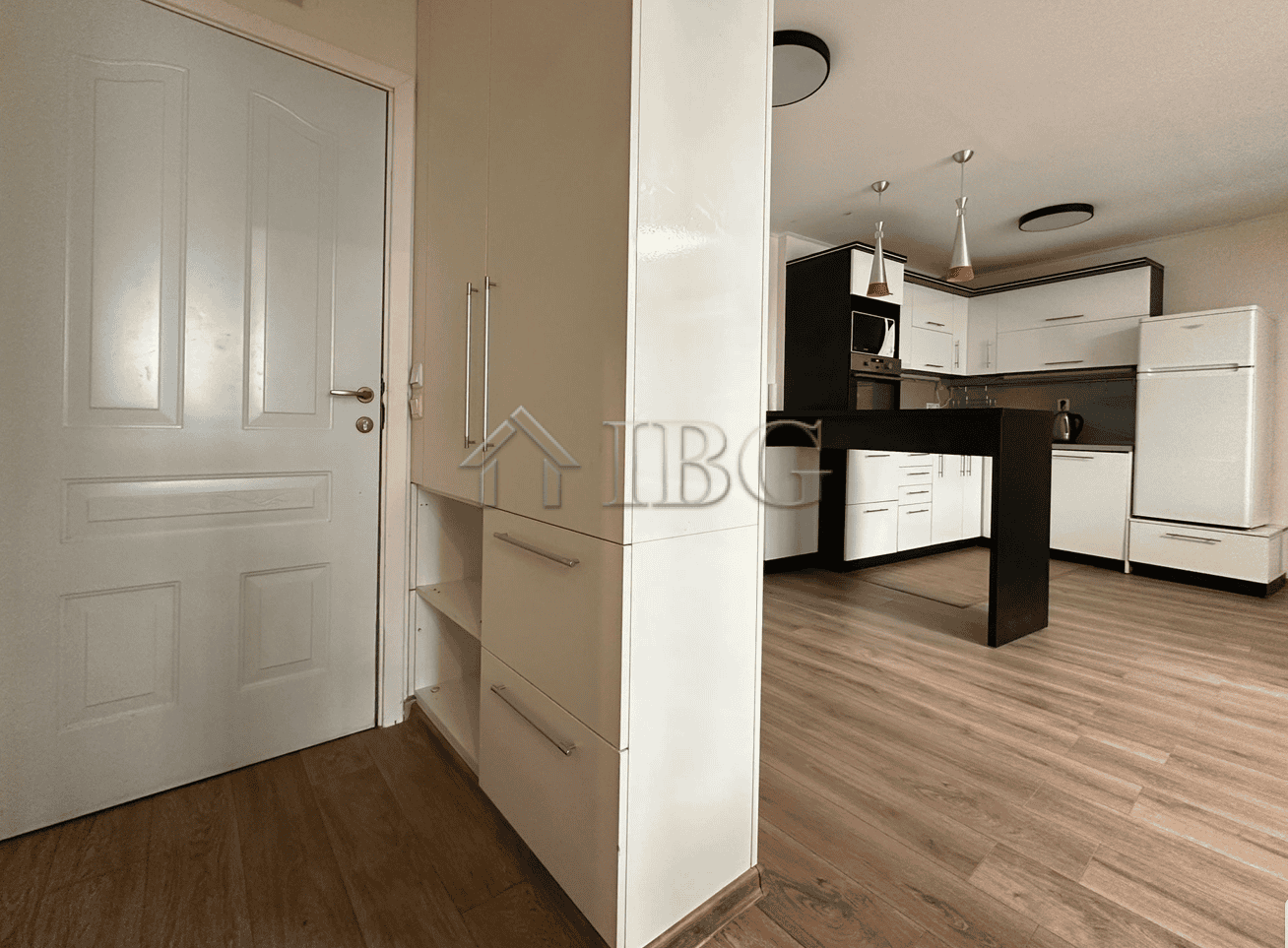 Spacious 2-bedroom apartment featuring a stunning marina view at Fort Beach, Sveti Vlas, perfect for.