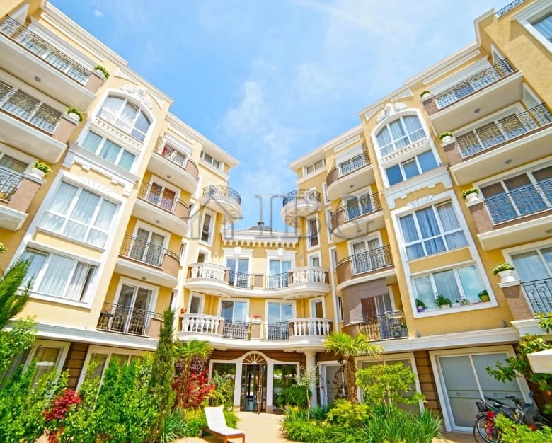 Apartment with 2 bedrooms, 2 bathrooms overlooking the pool at Messembria Palace in Sunny Beach.