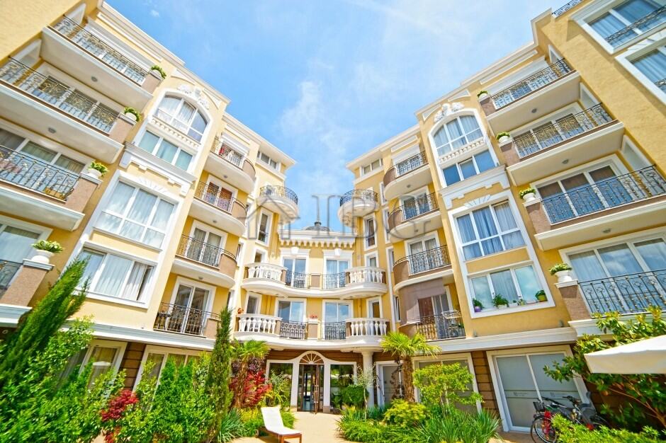 Apartment with 2 bedrooms, 2 bathrooms overlooking the pool at Messembria Palace in Sunny Beach.