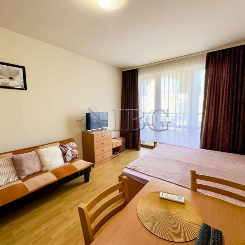 Bright studio apartment with sea views in Panorama Bay 1, Sveti Vlas, ideal for holiday or investmen.