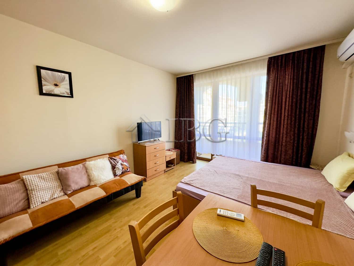 Bright studio apartment with sea views in Panorama Bay 1, Sveti Vlas, ideal for holiday or investmen.