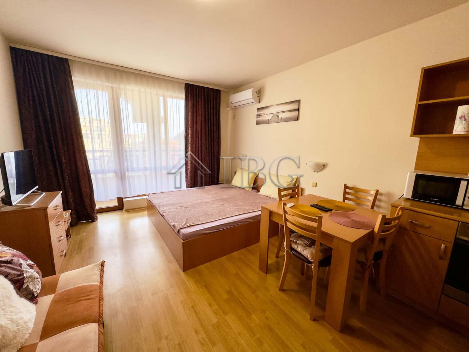 Bright studio apartment with sea views in Panorama Bay 1, Sveti Vlas, ideal for investment or holida.