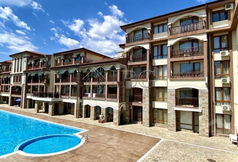 Bright studio for sale at Panorama Bay 1, Sveti Vlas with pool access and balcony.