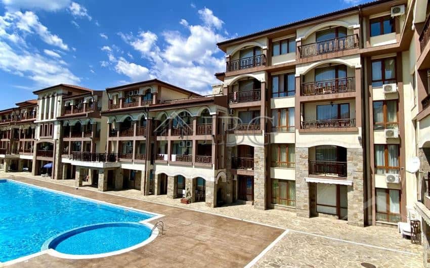 Bright studio for sale at Panorama Bay 1, Sveti Vlas with pool access and balcony.