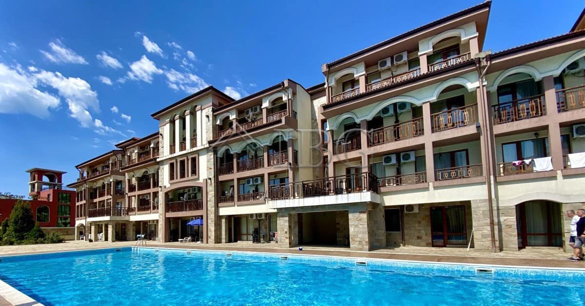 Bright studio apartment for sale at Panorama Bay 1, Sveti Vlas, with pool views and modern amenities.