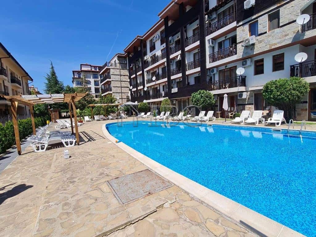 Studio for sale in Panorama Bay 2, Sveti Vlas, 200 m from the sea Beautiful swimming pool at Panorama Bay 2 residential complex in Sveti Vlas, just 200 meters from th.