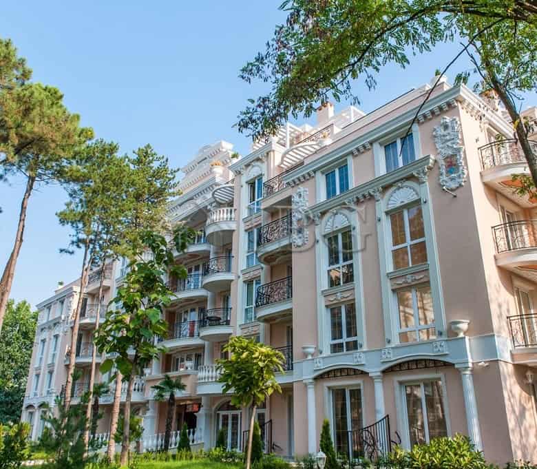 Elegant apartment in Venera Palace with modern interiors and balcony views. Perfect for comfortable.