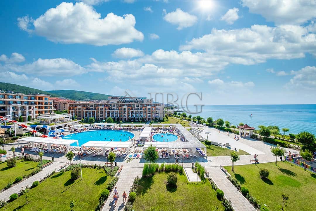 Apartment (1+1) for Sale | Premier Fort Beach, Sveti Vlas – First Line Beachfront apartment with pool at Premier Fort Beach, Sveti Vlas, Bulgaria.