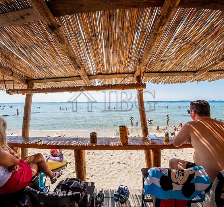 Beachside relaxation at Sveti Vlas with a view of the sea and sunny weather.