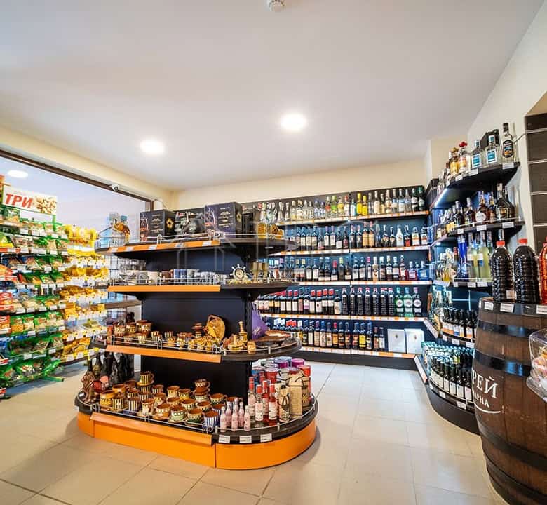 Well-stocked convenience store with snacks, beverages, and daily essentials at Premier Fort Beach, S.