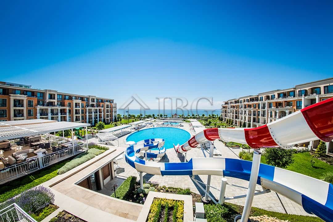 Modern apartment complex with water park and pool at Premier Fort Beach, Sveti Vlas. Apartment (1+1) for Sale | Premier Fort Beach, Sveti Vlas – First Line.