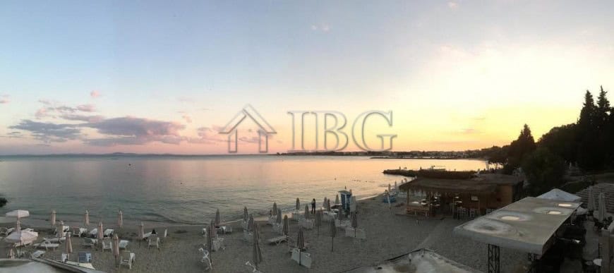 Beachfront apartment with sea view in Nessebar.