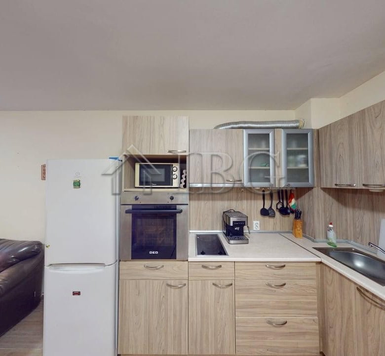 Modern kitchen in a comfortable one-bedroom Rio apartment for sale.