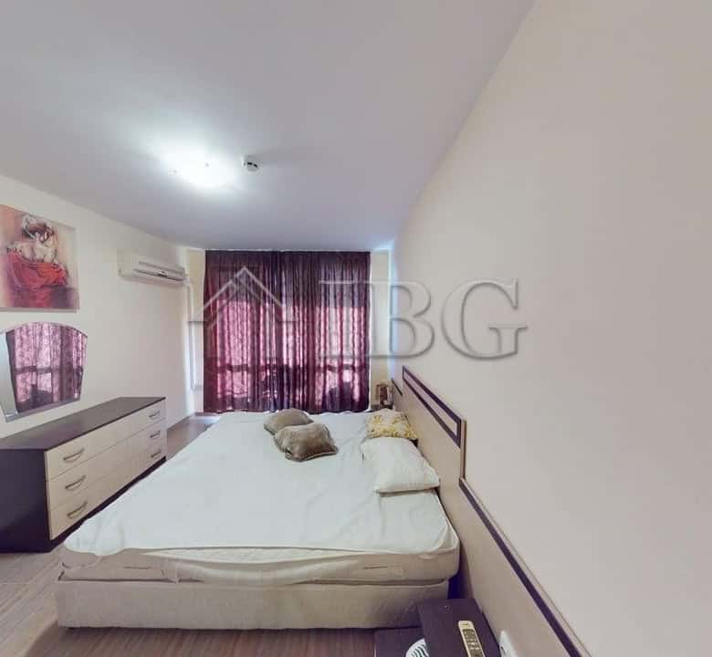 Bright one-bedroom apartment in Rio with modern furnishings and cozy decor.