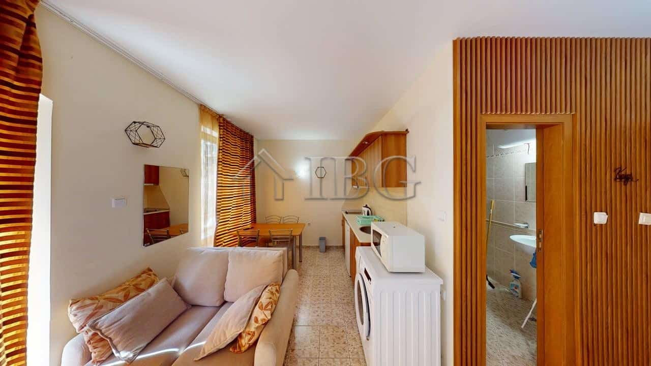 Studio with balcony overlooking green yard at Royal Dreams, Sunny Beach.