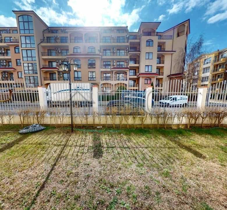 Studio apartment with balcony overlooking a green yard in Royal Dreams, Sunny Beach.