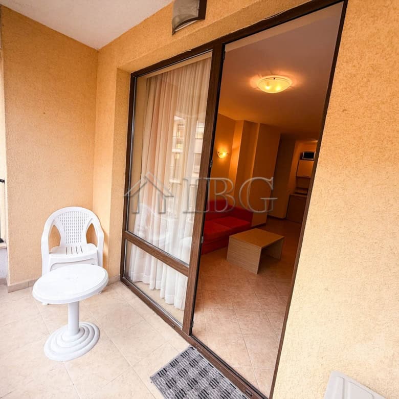 Bright one-bedroom apartment with balcony in Royal Sun complex, Sunny Beach.
