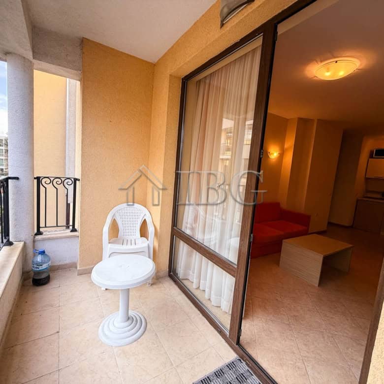 Bright one-bedroom apartment with balcony in Royal Sun complex, Sunny Beach.