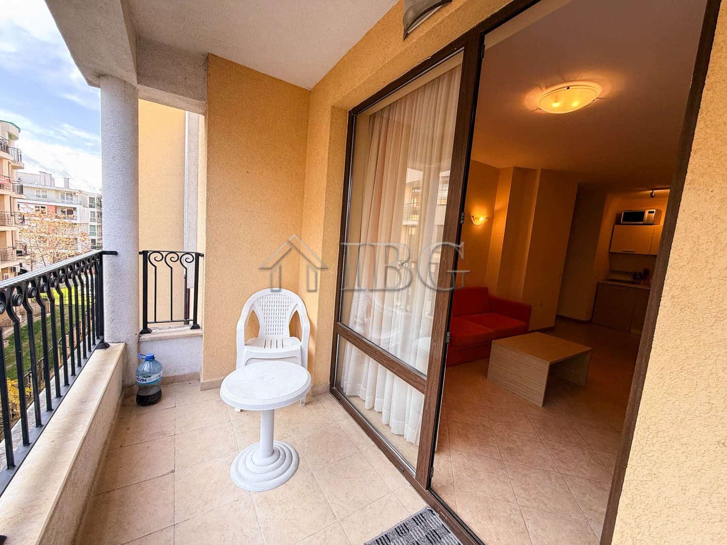 Bright one-bedroom apartment with balcony in Royal Sun complex, Sunny Beach.