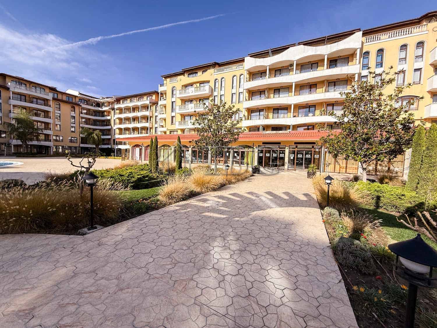 Modern apartment with 2 bedrooms and 2 bathrooms in Royal Sun Complex, Sunny Beach. Ideal for comfor.