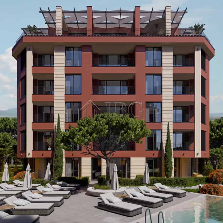 Bright 1-bedroom apartment overlooking pool in Sunny Beach.