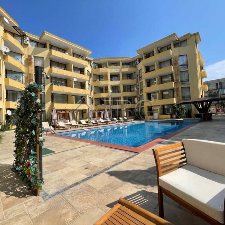 Modern 2-bedroom apartment with three balconies overlooking the pool at Sands Complex, Sunny Beach.