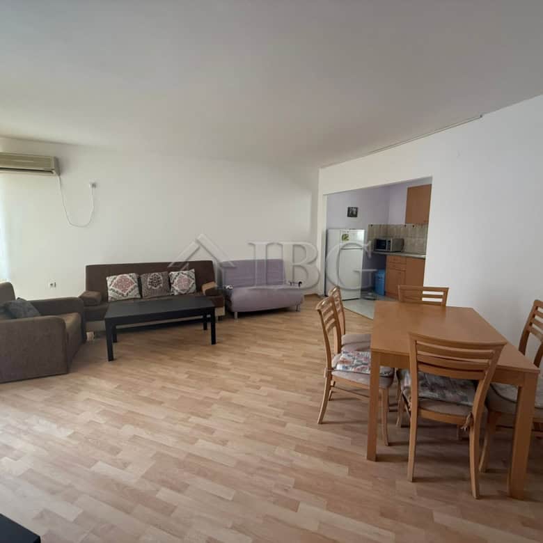 Bright 2-bedroom apartment with three balconies in Sands Complex, Sunny Beach.
