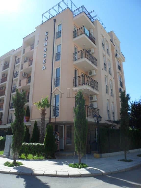 Bright 2-bedroom apartment in Sun & Sea complex, Sunny Beach, Bulgaria.