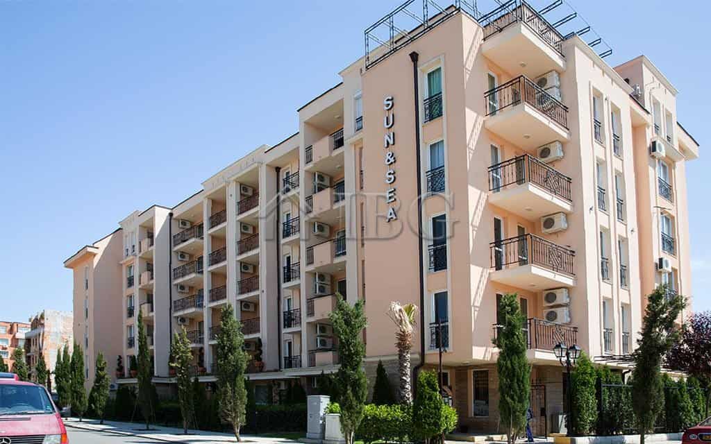 Bright 2-bedroom apartment with sea views in Sunny Beach, perfect for holiday or investment.