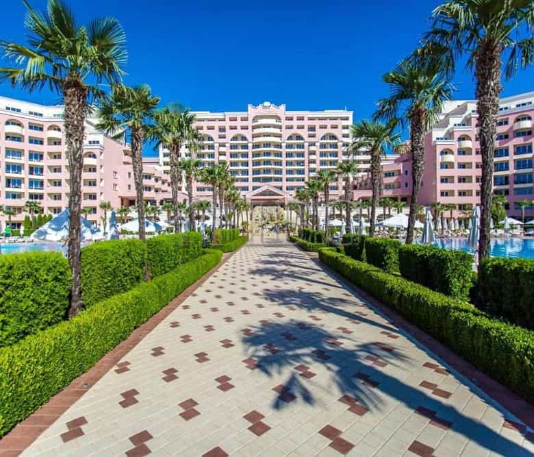 Elegant 1-Bedroom Apartment at Majestic Beach Resort, Sunny Beach.