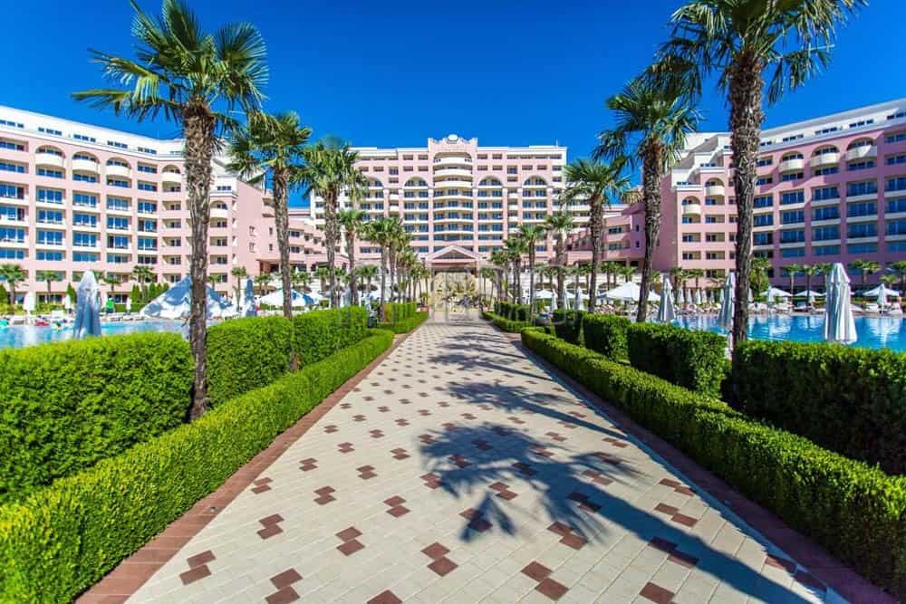 Elegant 1-Bedroom Apartment at Majestic Beach Resort, Sunny Beach.