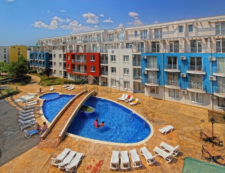 Bright 2-bedroom apartment with pool view in Sunny Day 3, Sunny Beach.