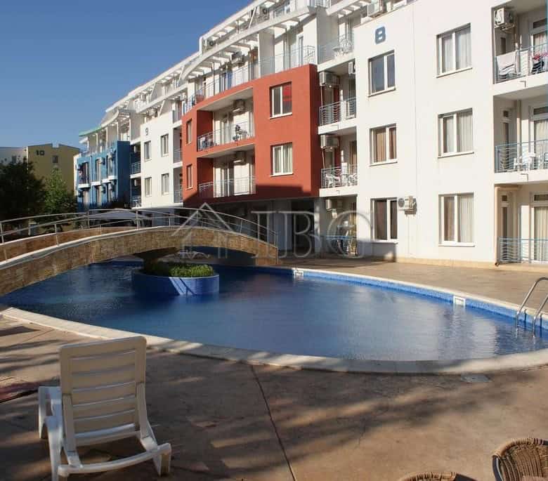 Bright 2-bedroom apartment with pool view in Sunny Day 3, Sunny Beach. Perfect for vacation or inves.