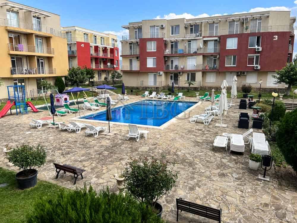 Apartment with pool and garden view in Sunny Day 5 complex.