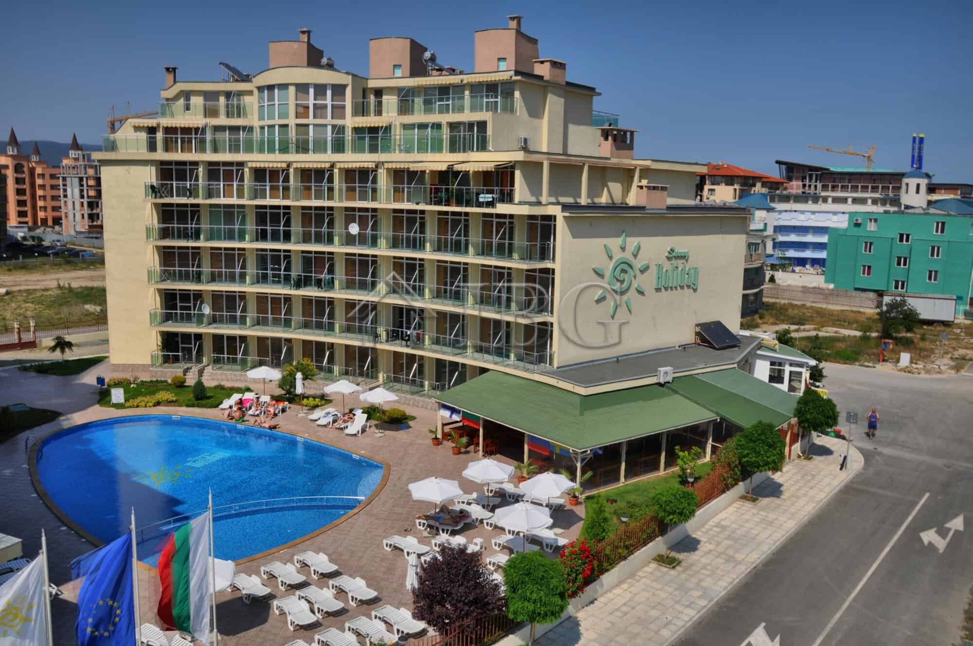 Apartment with 2 Bedrooms, 2 Bathrooms in Sunny Beach, Bulgaria, featuring a swimming pool and sceni.